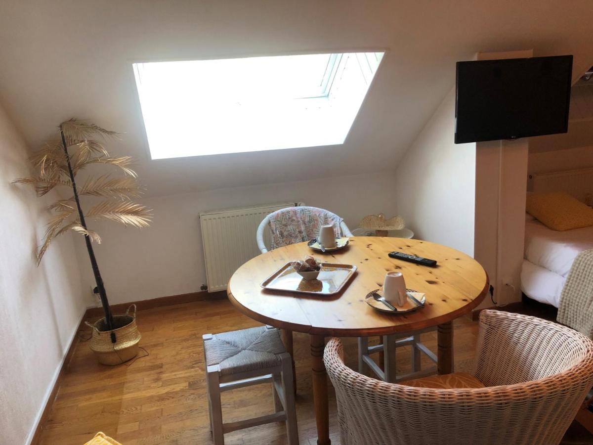 Grande Chambre Familiale Jaune Tout Bonnement Bien Putot-en-Auge Exterior foto