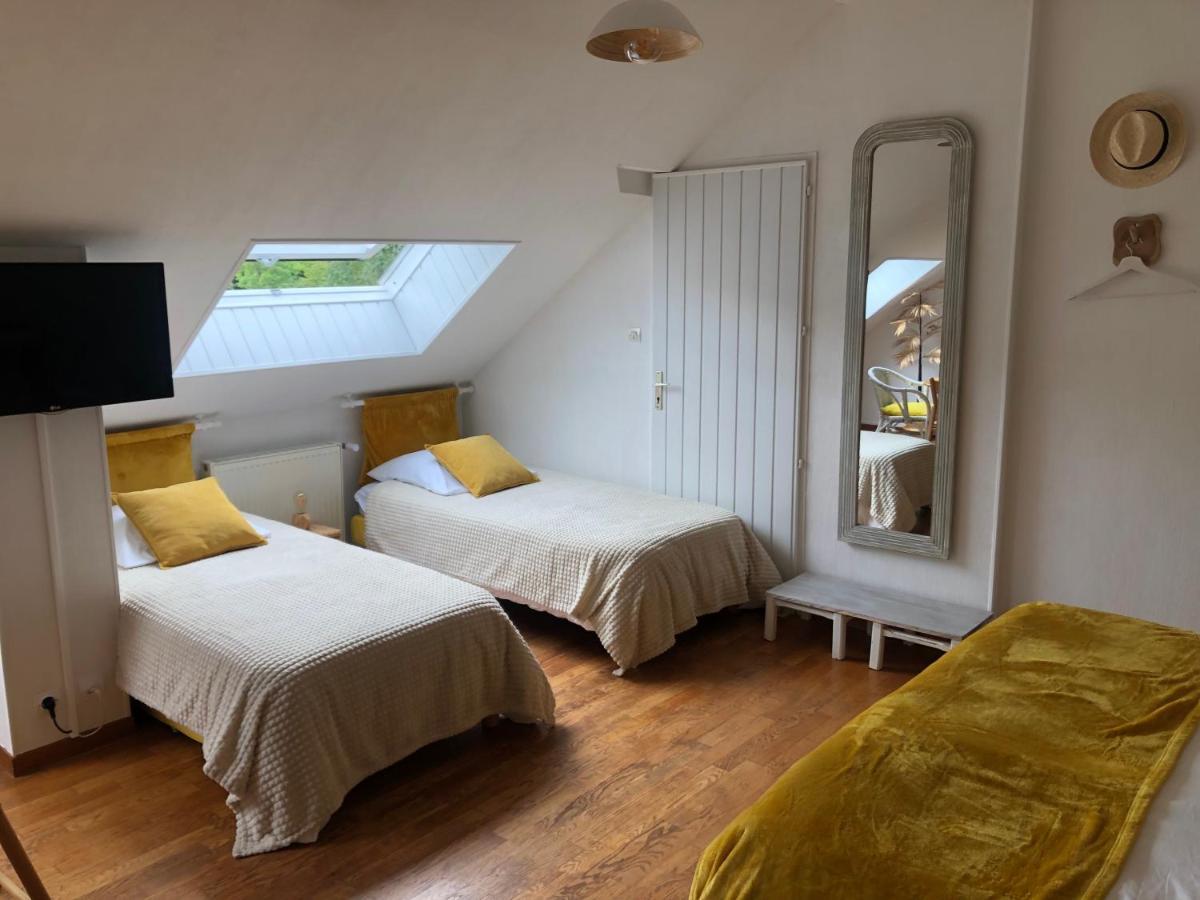 Grande Chambre Familiale Jaune Tout Bonnement Bien Putot-en-Auge Exterior foto